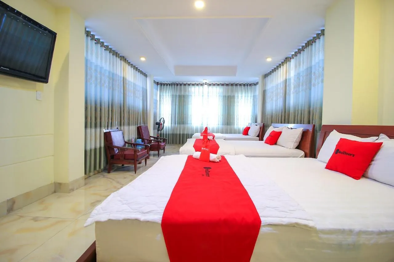Reddoorz Plus @ Dong Den Street Hotel Ho Chi Minh City
