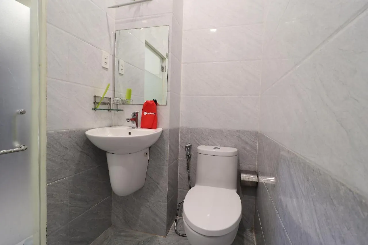 Reddoorz Plus @ Dong Den Street Hotel Ho Chi Minh City