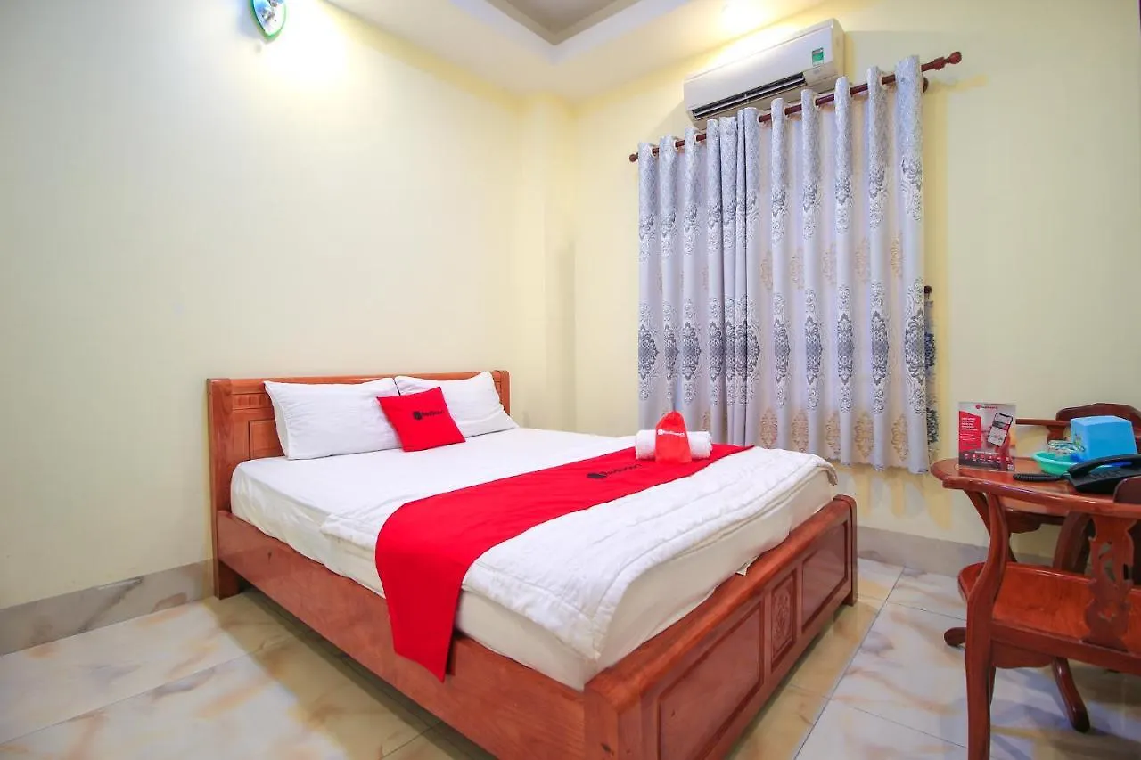 Reddoorz Plus @ Dong Den Street Hotel Ho Chi Minh City 3*,