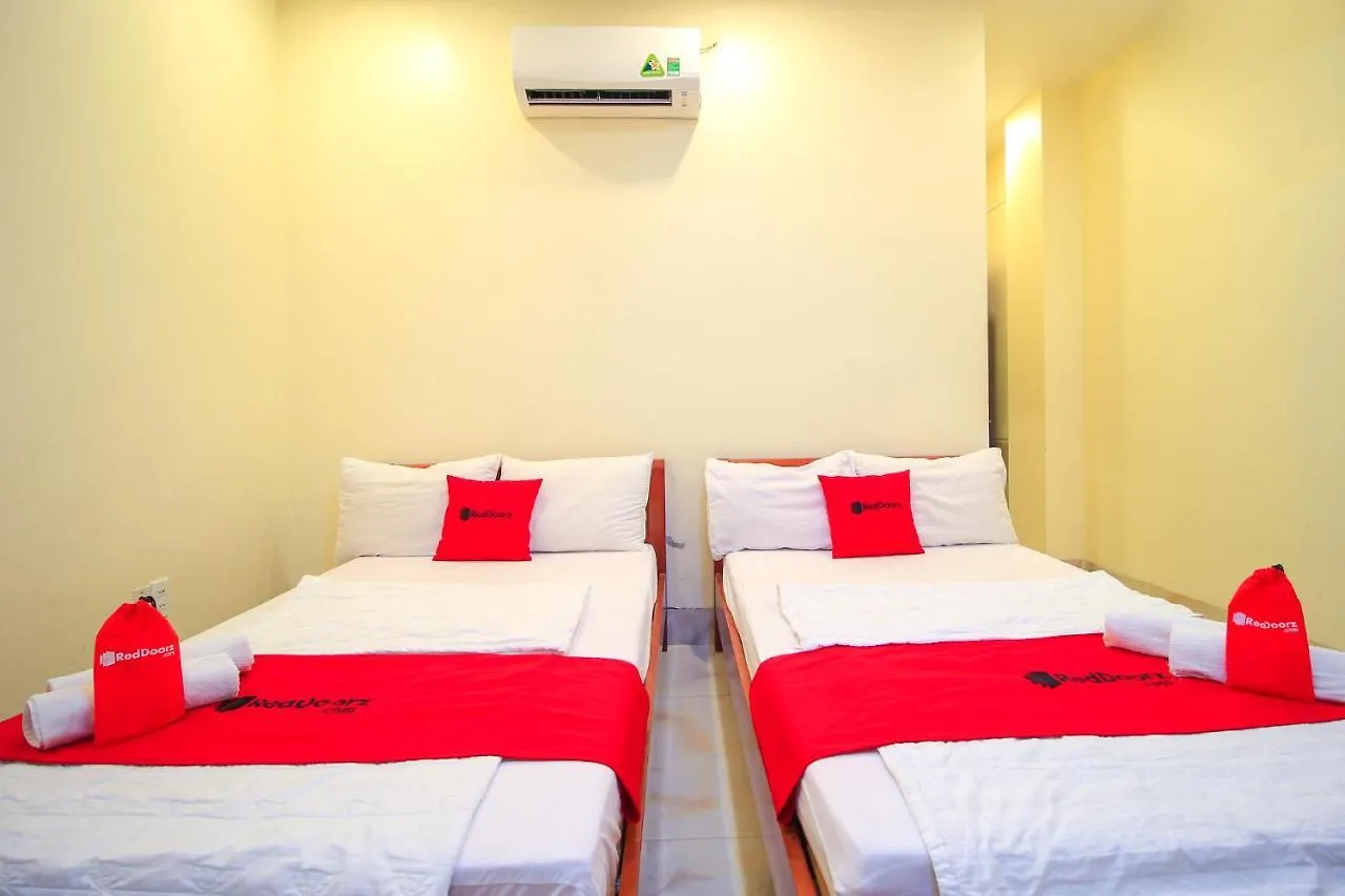 Reddoorz Plus @ Dong Den Street Hotel Ho Chi Minh City