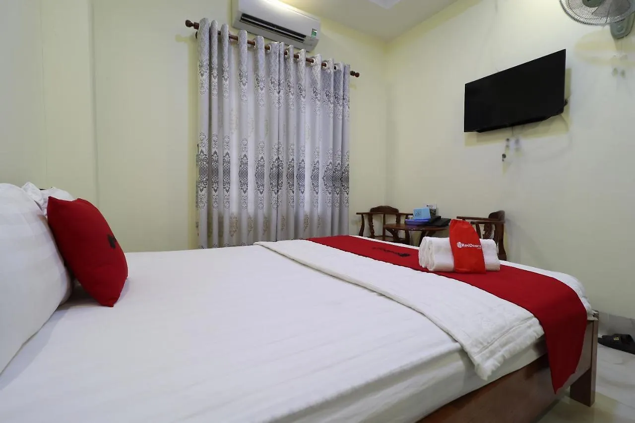 Reddoorz Plus @ Dong Den Street Hotel Ho Chi Minh City