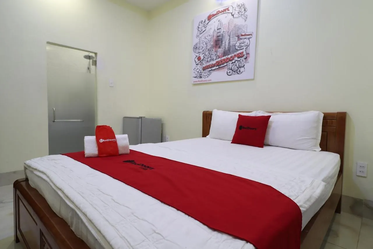 Reddoorz Plus @ Dong Den Street Hotel Ho Chi Minh City