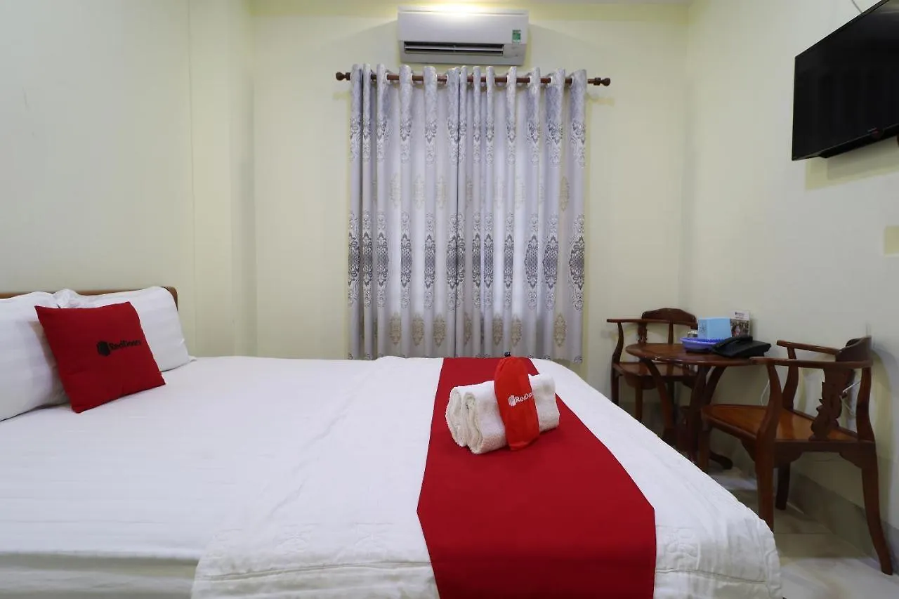Reddoorz Plus @ Dong Den Street Hotel Ho Chi Minh City